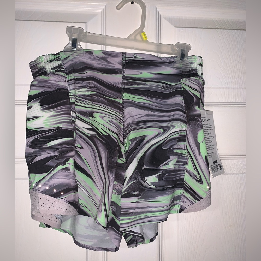 NWT Lululemon hotty hot shorts, size 6, grey green swirl color